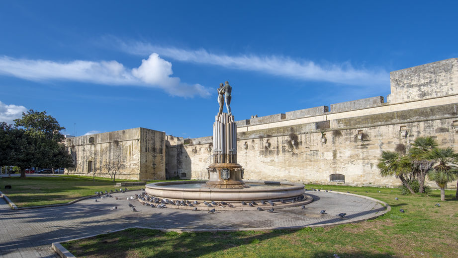 Castello Carlo V e Fontana dell'Armonia Lecce