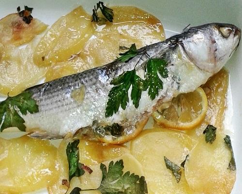 Muggine al forno con patate | HelloFish